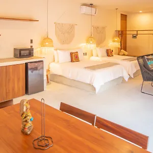 Nuee & Club Hotel